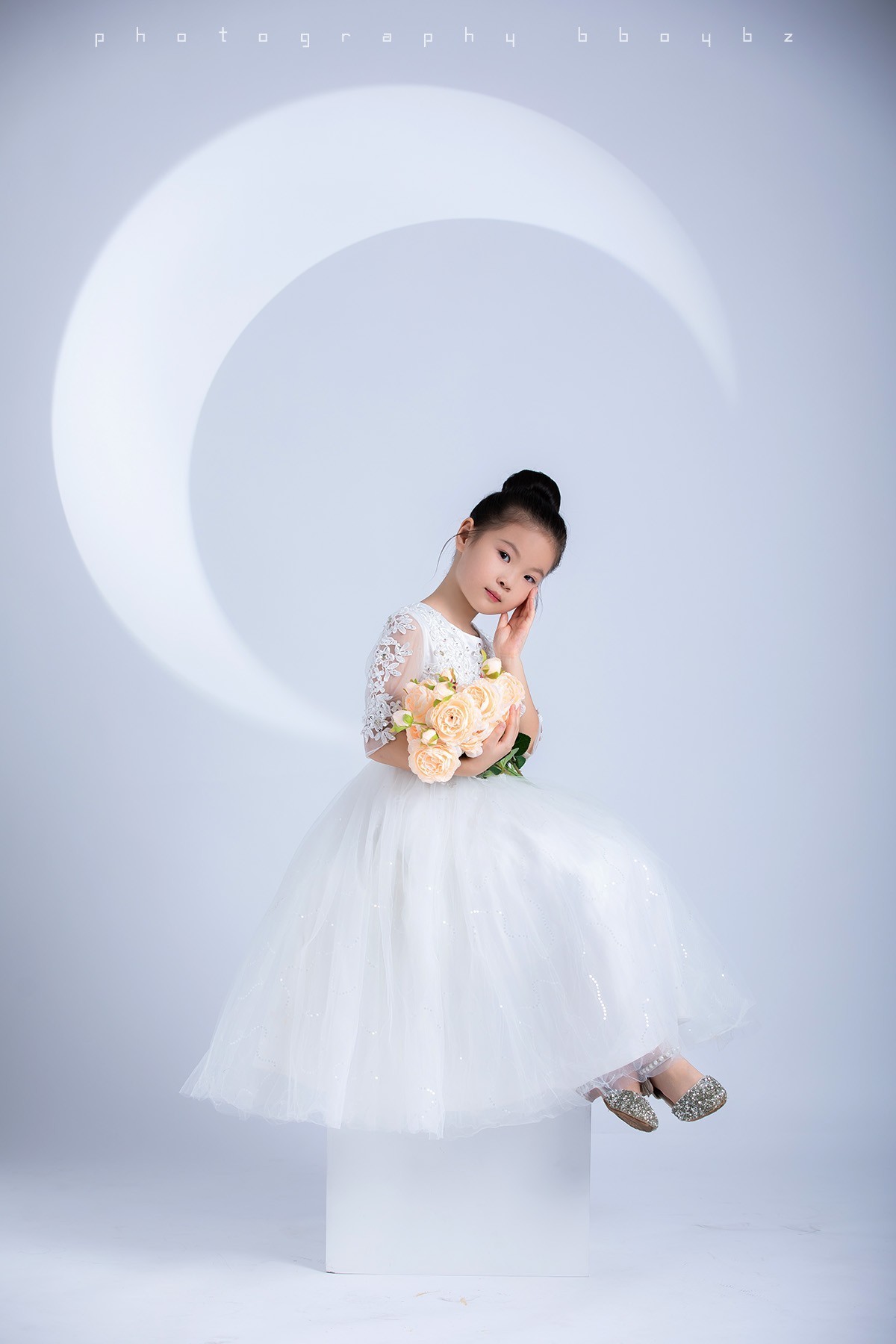 她又不是永远这么可爱，当然要拍照记录呀。