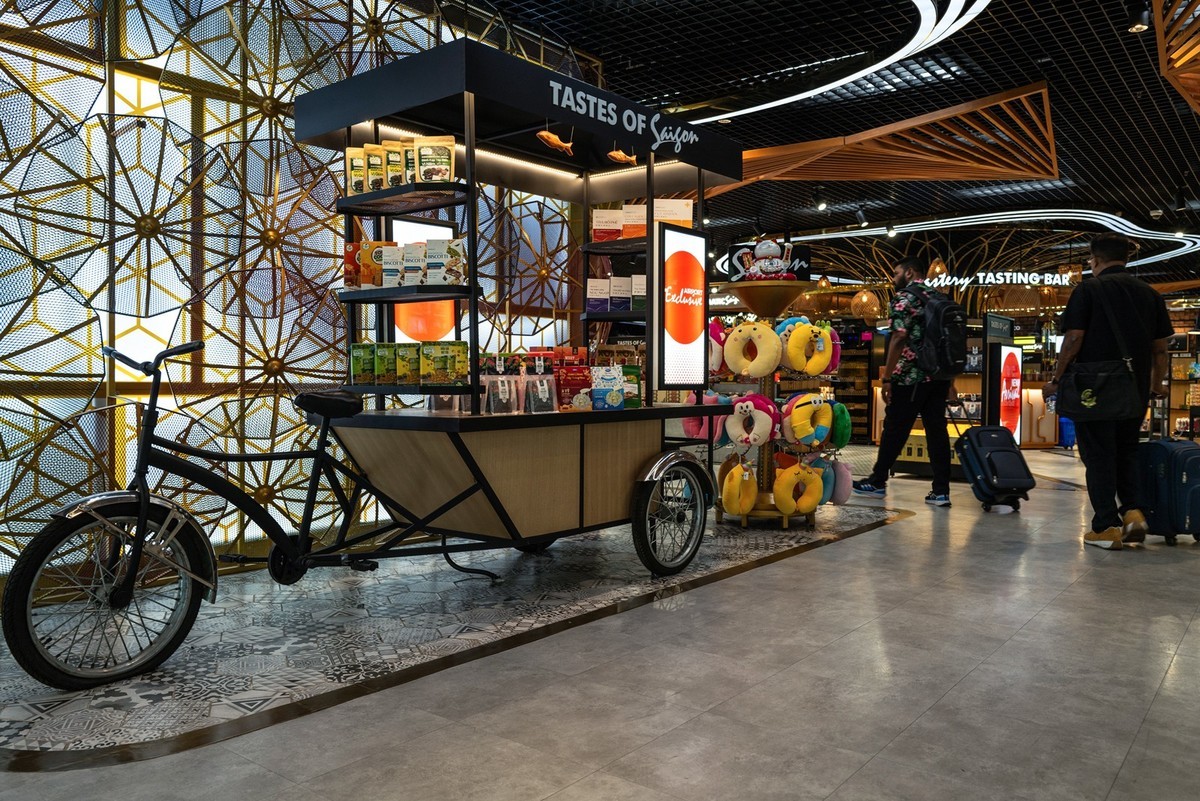 拜访好友江潍版主 -Lecia Q2（候机楼随拍）