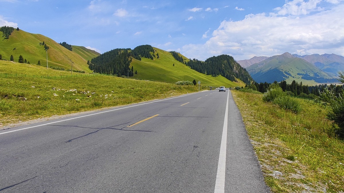 公路风景拍摄 ChMkLGYLpN-IZUssAAQrdQSUy6EAAcfHwDFKuoABCuN434.jpg