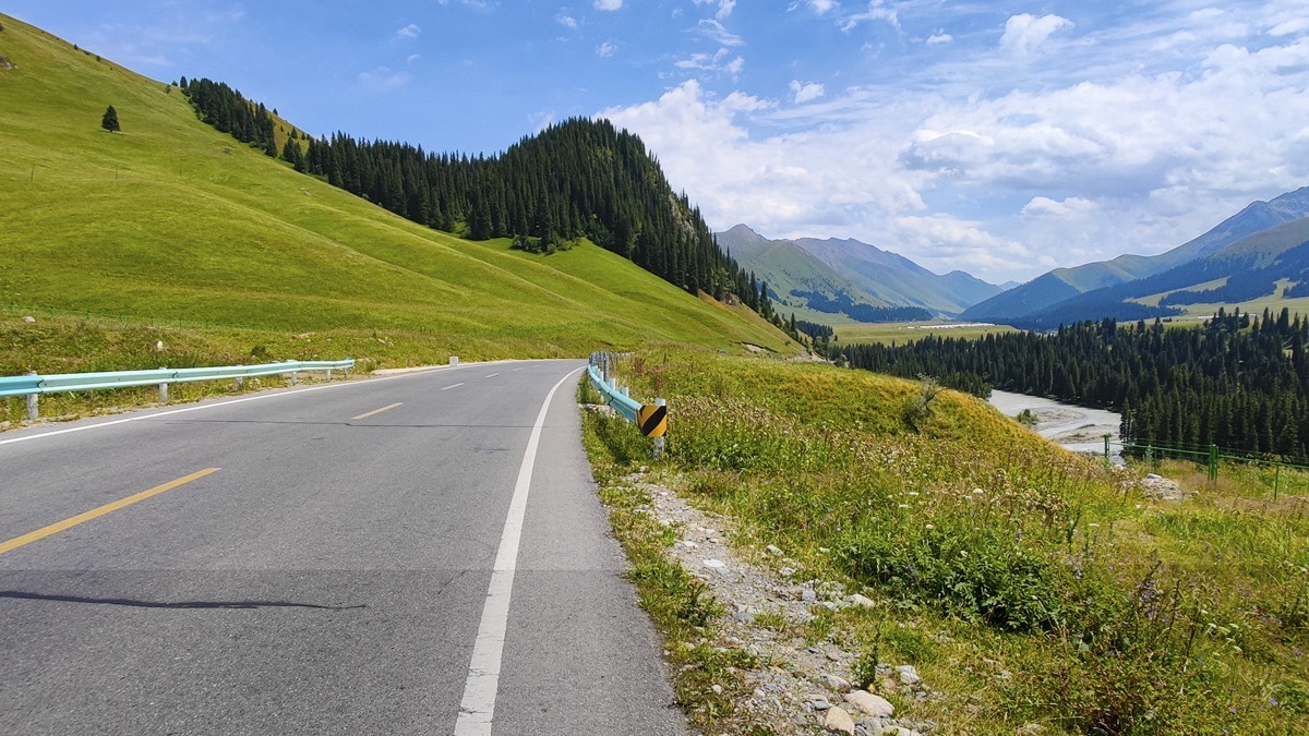公路风景拍摄 ChMkLGYLpOGIQ4bTAASPmEonymgAAcfHwDX5w4ABI-w097.jpg