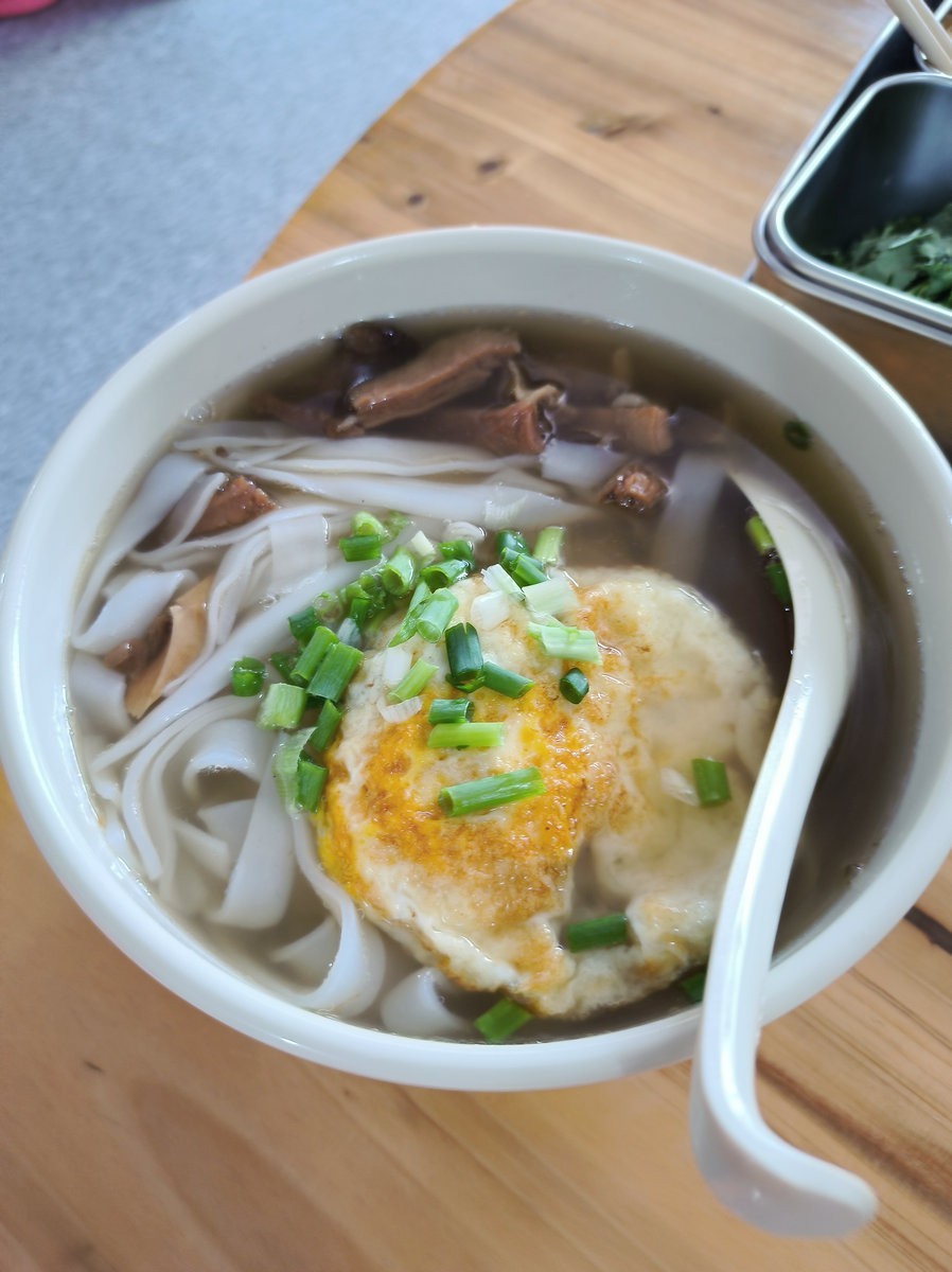 2024夏 海南环岛行（179）信宜沙街牛杂粉