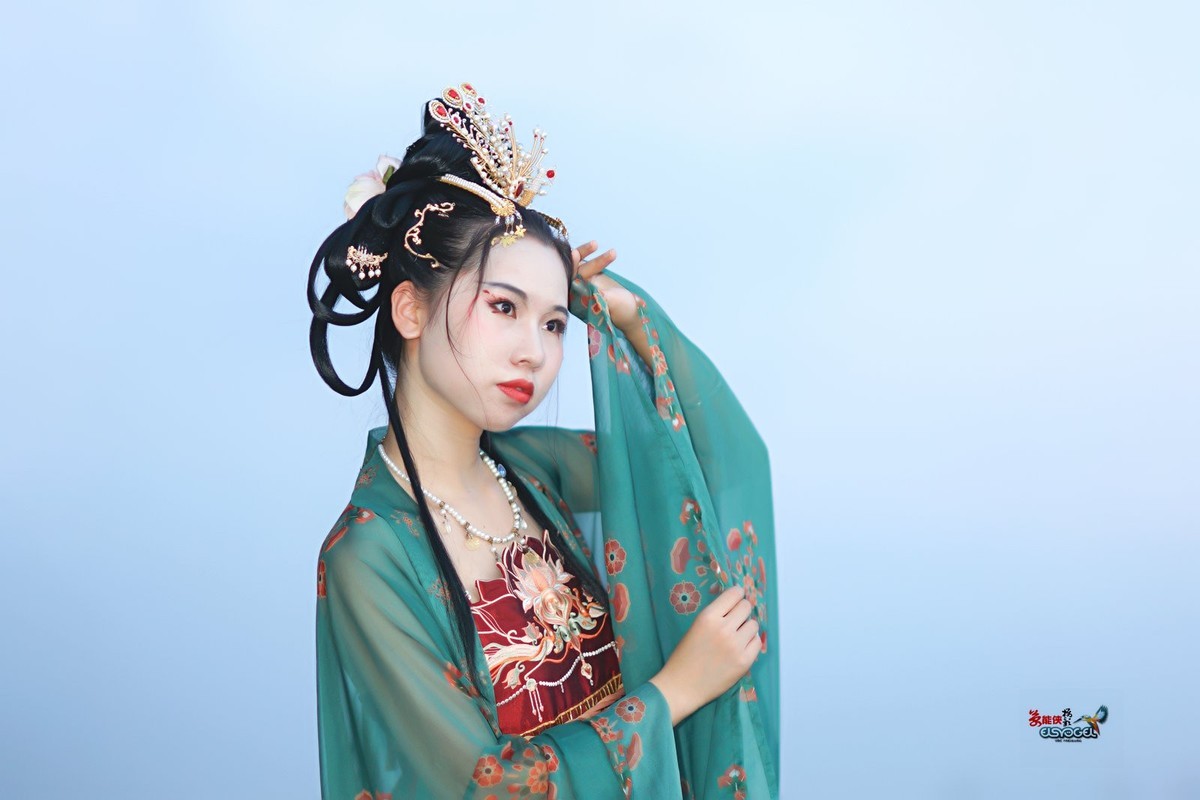 【晚秋古装美女】---小雅