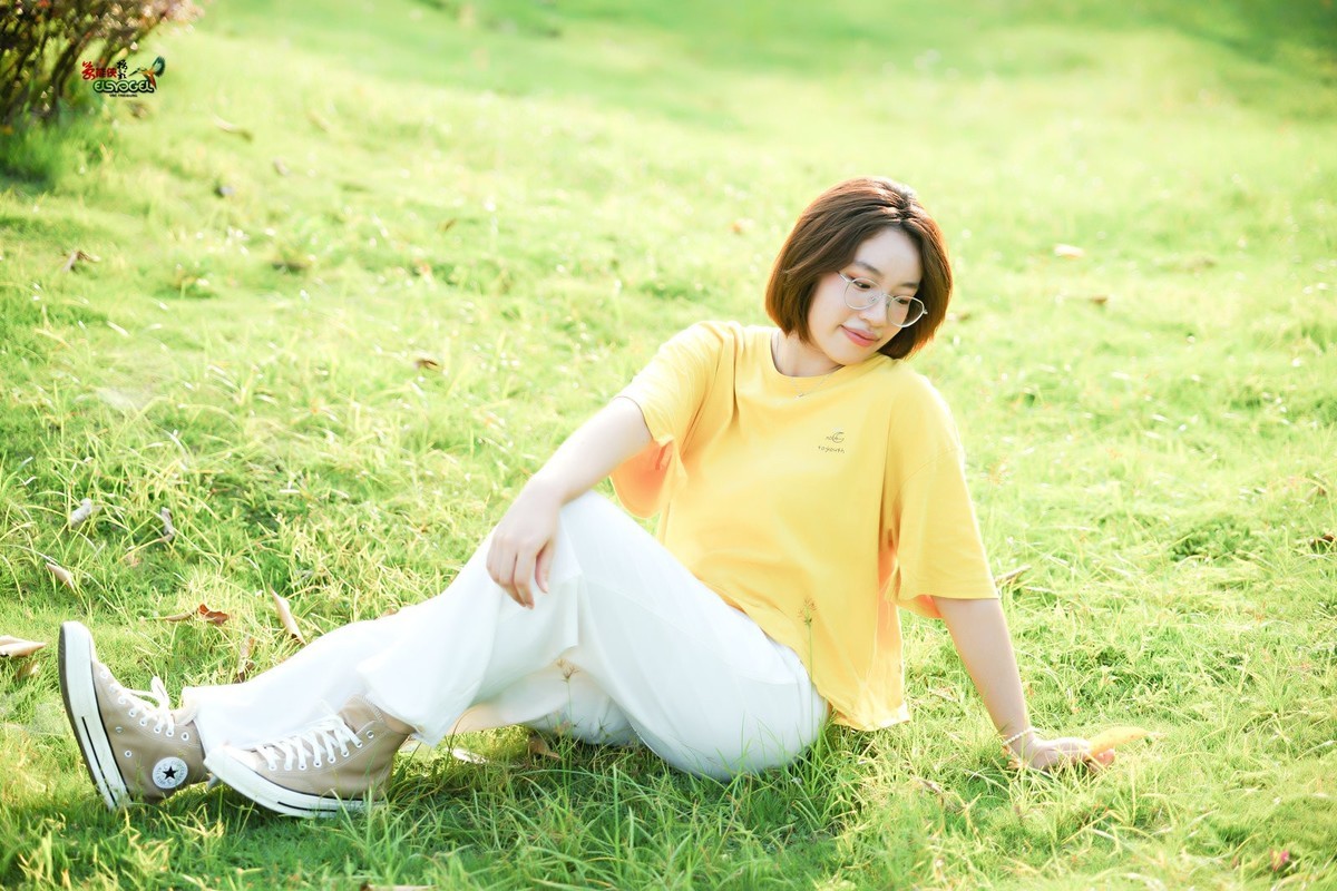 【黄衣少女】--- 山风