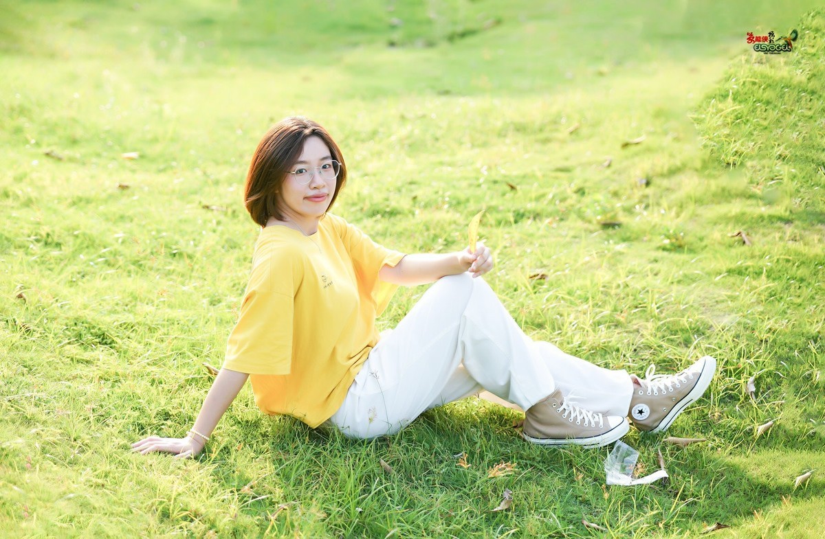 【黄衣少女】--- 山风