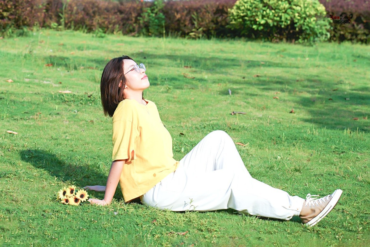 【黄衣少女】--- 山风