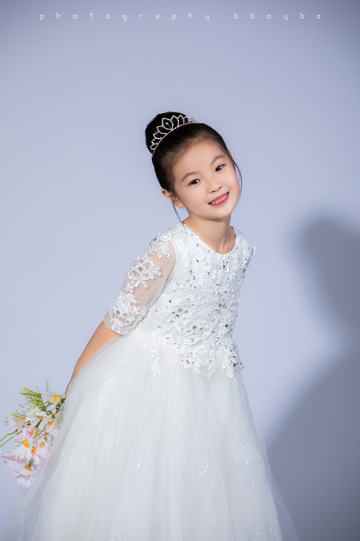 她又不是永远这么可爱，当然要拍照记录呀。