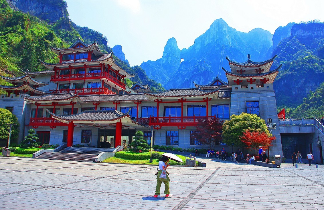 旅游抓拍竟然遇上《打劫的和妹子花草风景》片，出行要小心！来组热闹贴周末愉快！