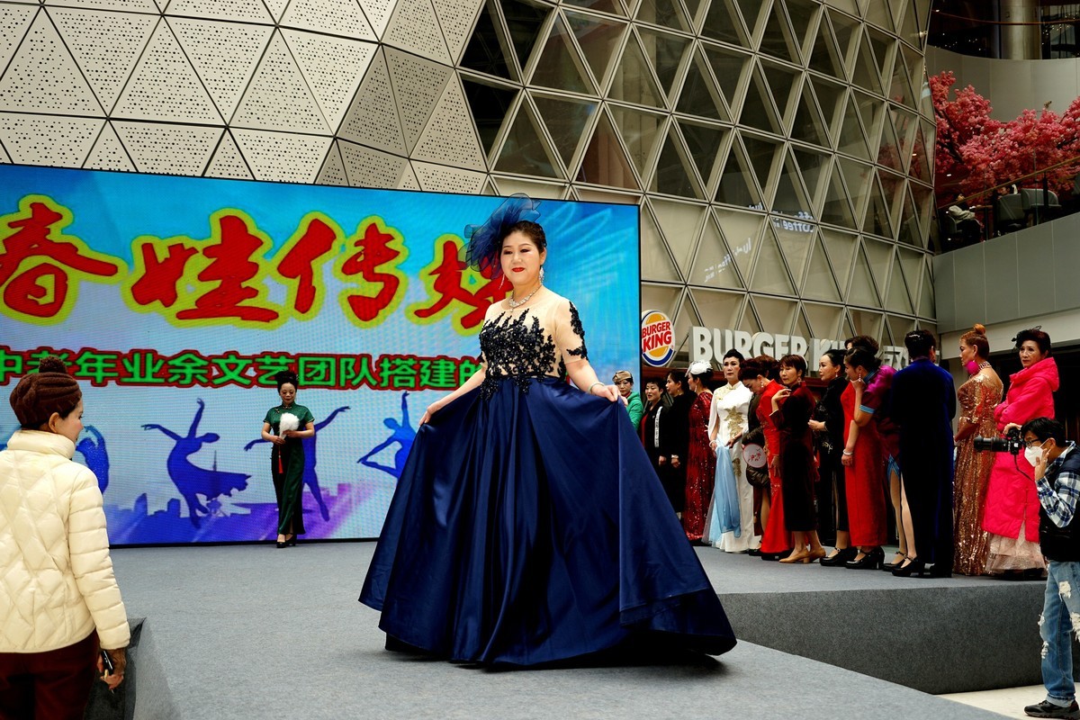 室内环境人像---舞台走秀美女！