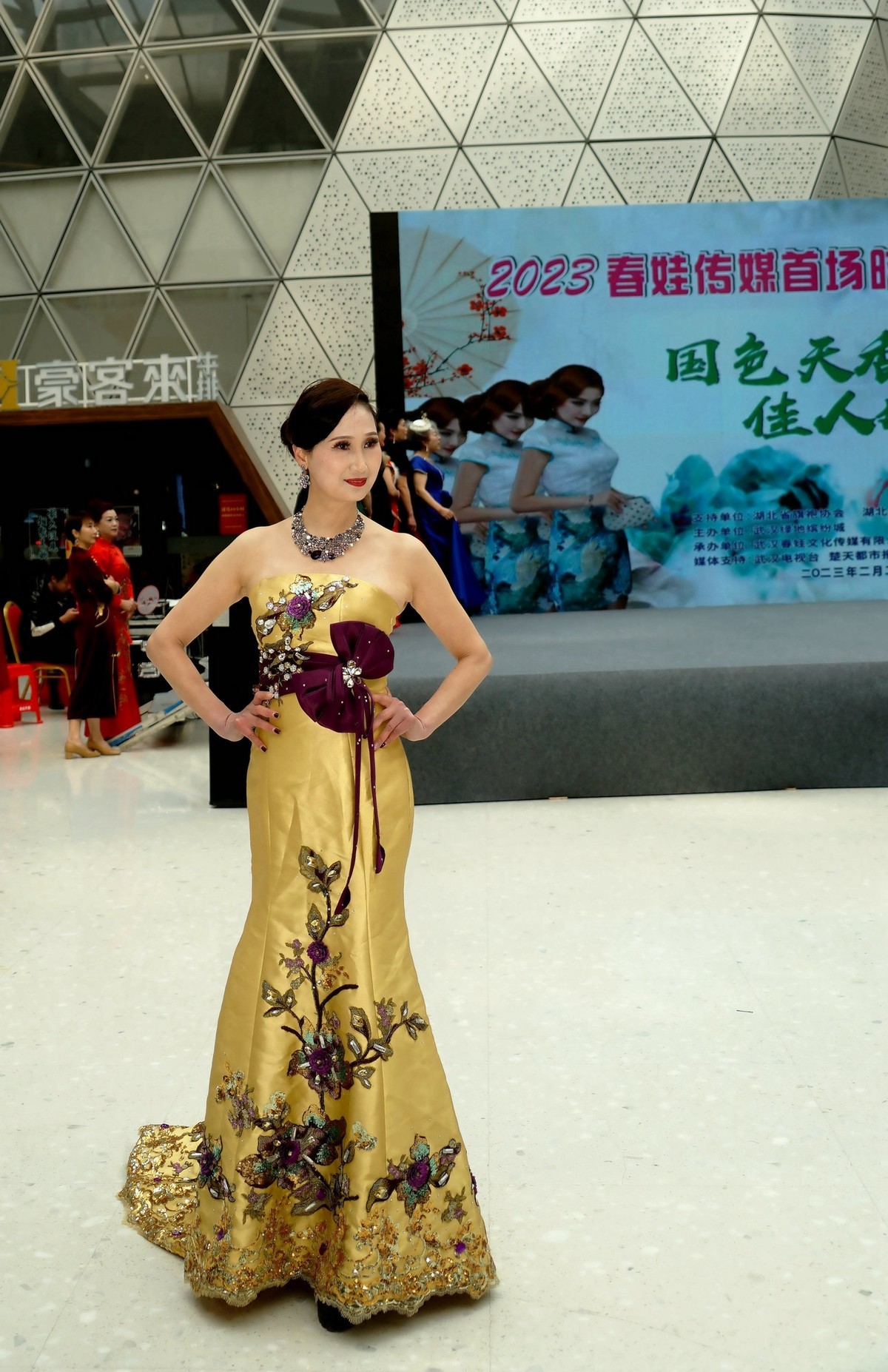 室内环境人像---舞台走秀美女！