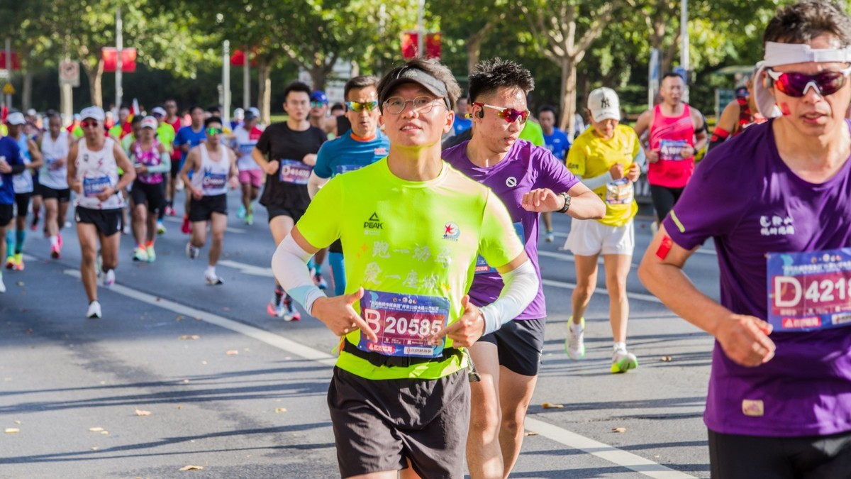 “大连新闻传媒集团”杯第33届大连马拉松赛之五