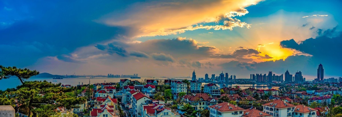 烟云缥缈鱼山晚  夕阳无限好  愿留人间映晚霞