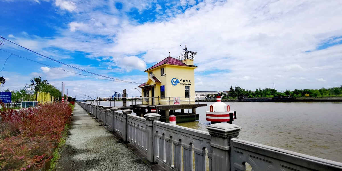 万里晴空无限好