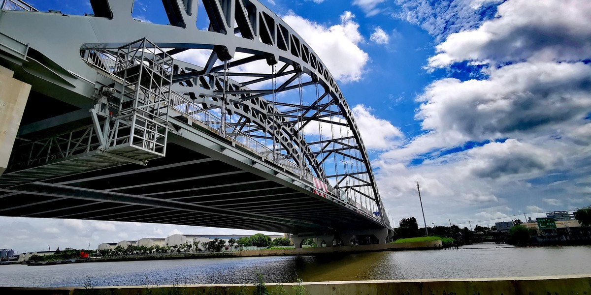 万里晴空无限好