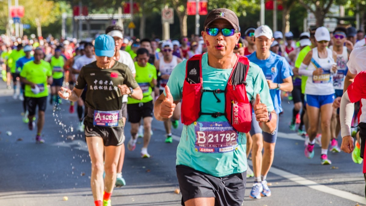 “大连新闻传媒集团”杯第33届大连马拉松赛之五