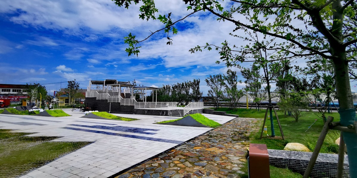 万里晴空无限好