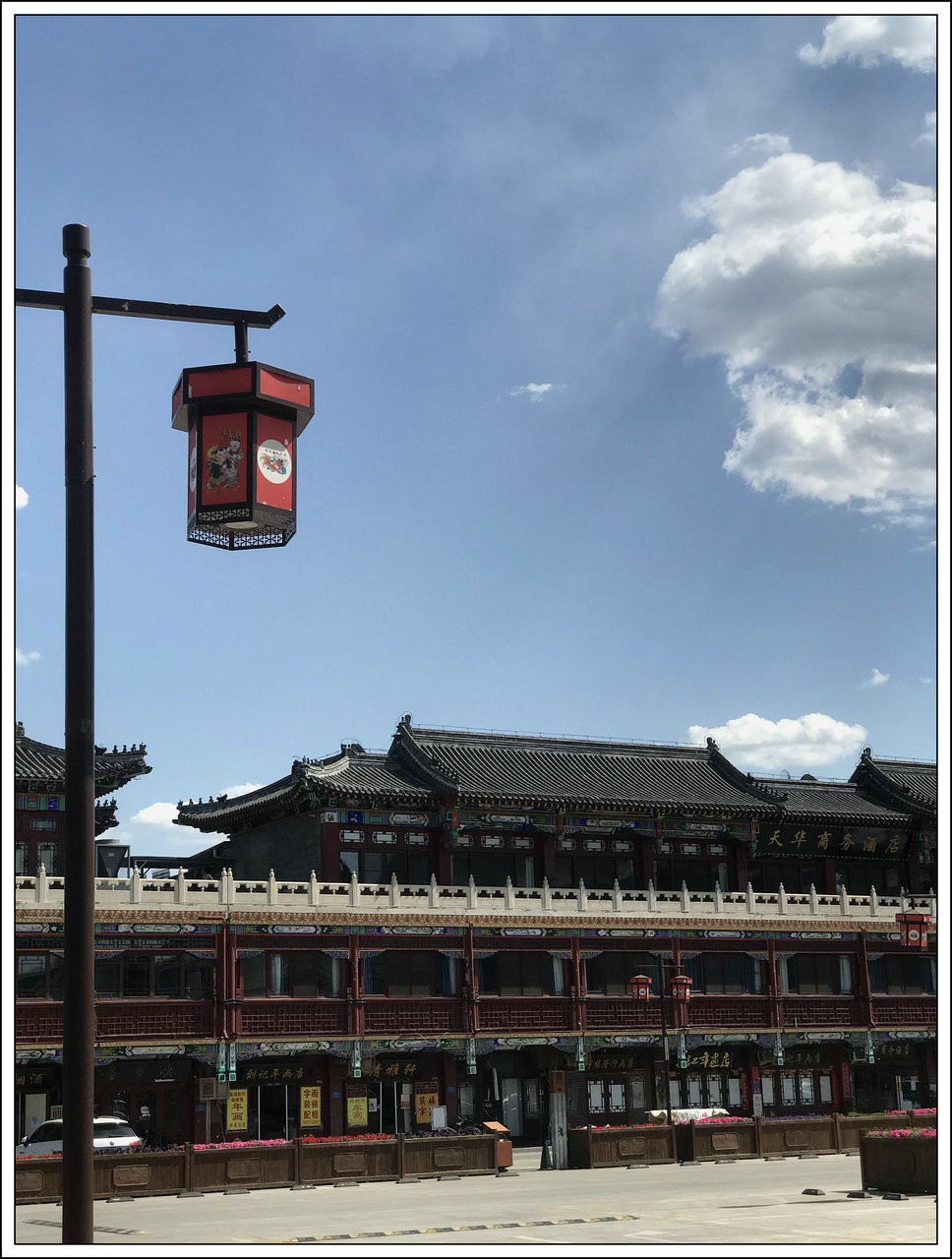 亭台楼阁白云环绕