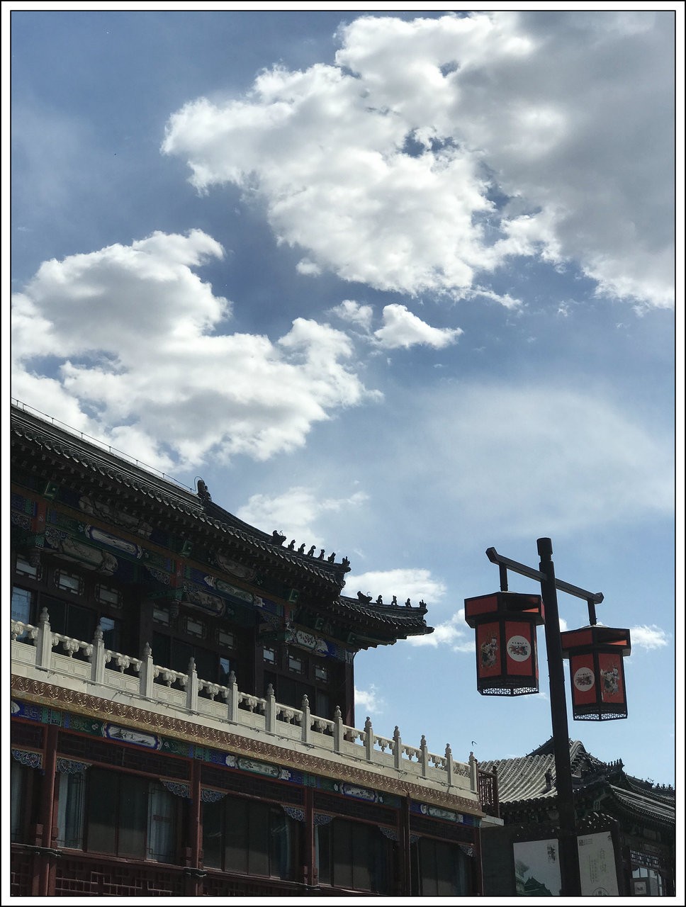 亭台楼阁白云环绕