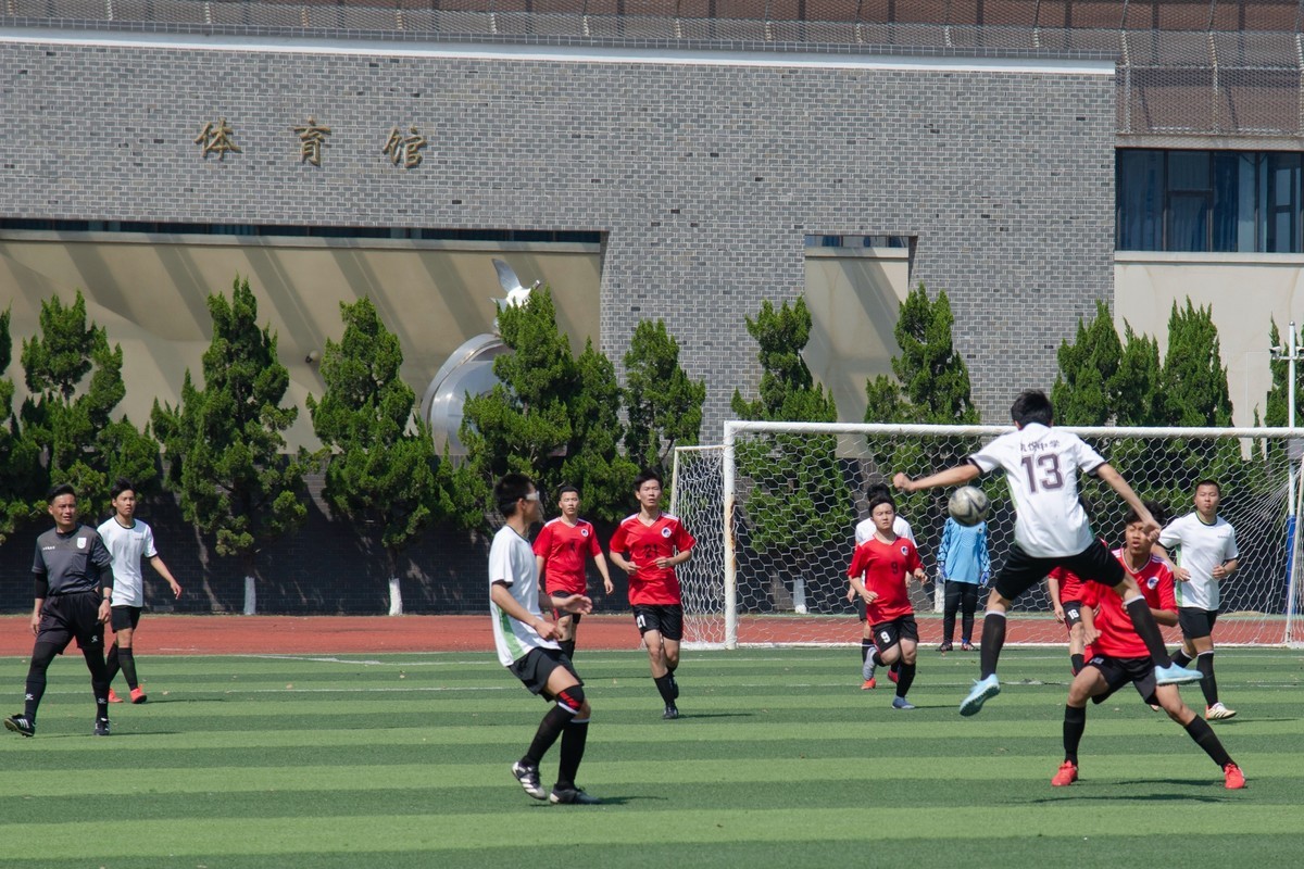 随拍中学生足球赛二