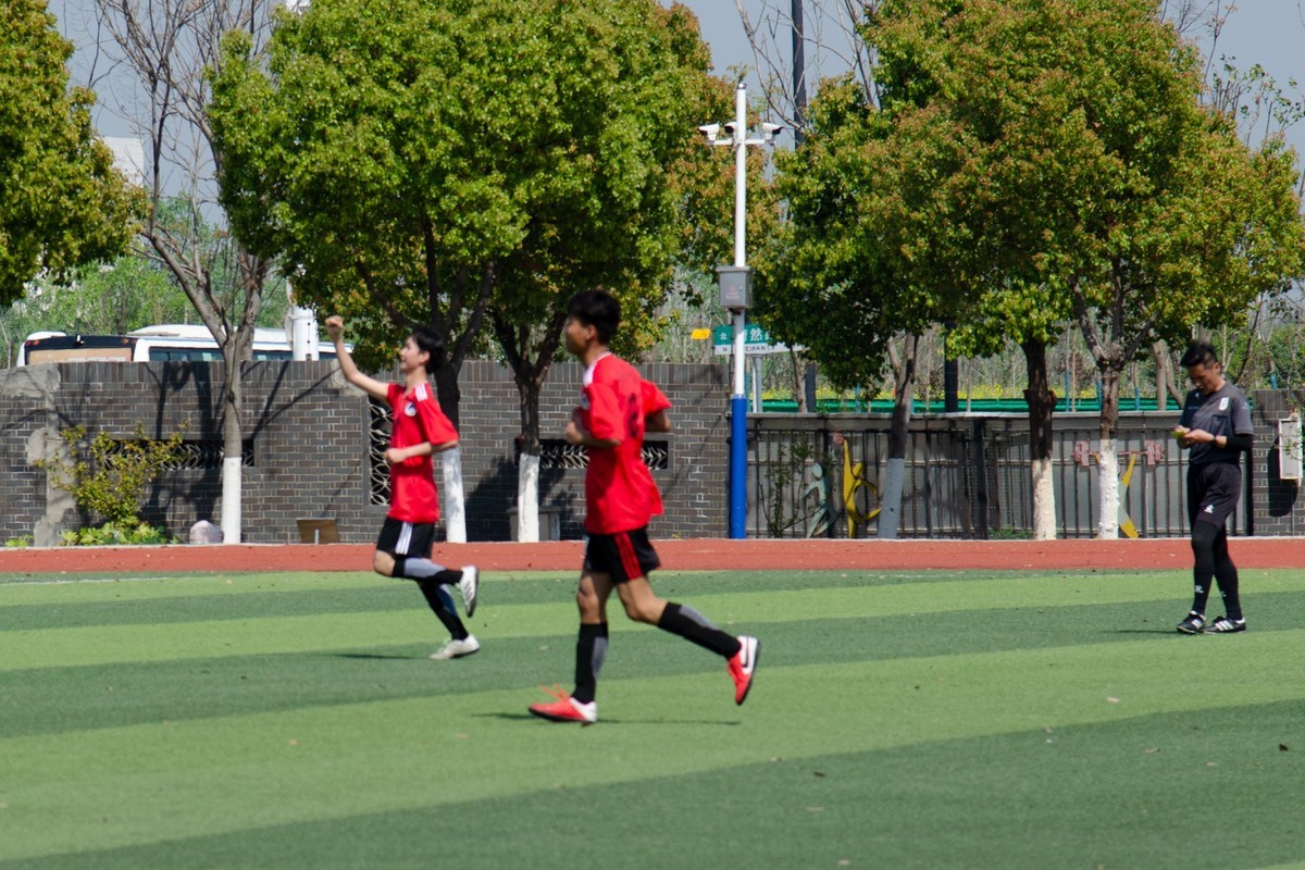 随拍中学生足球赛二