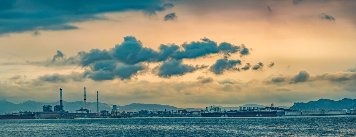 雨后金茂湾远眺