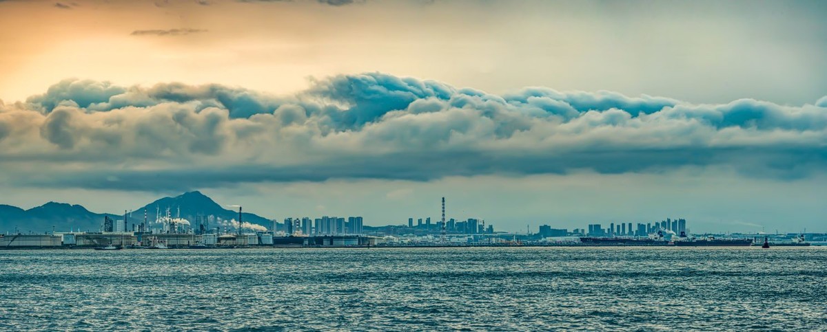 雨后金茂湾远眺