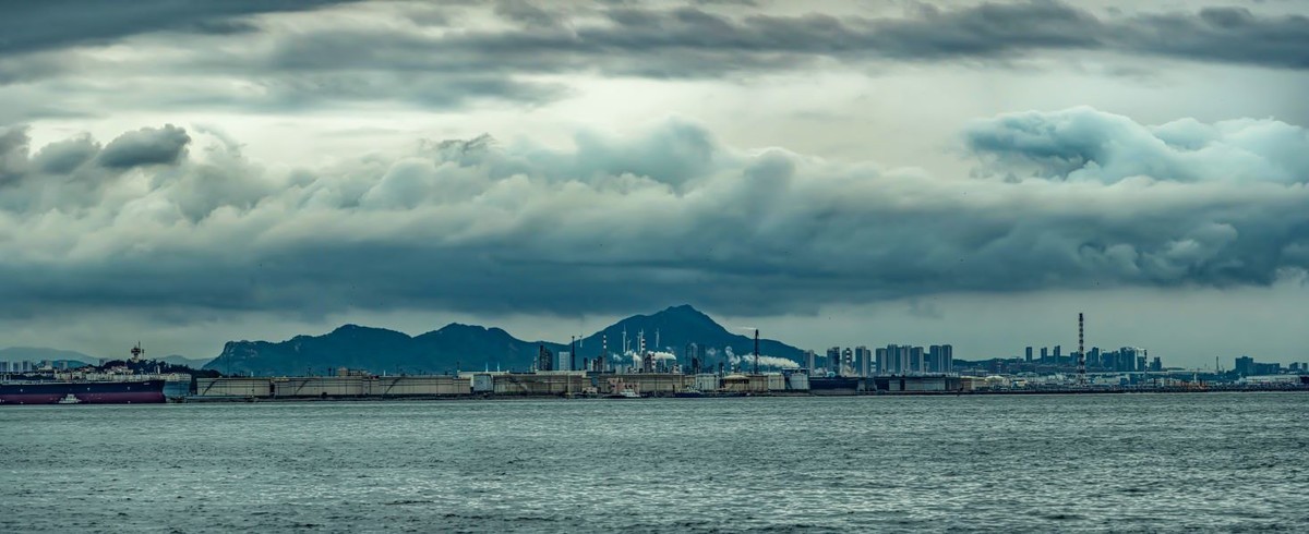 雨后金茂湾远眺