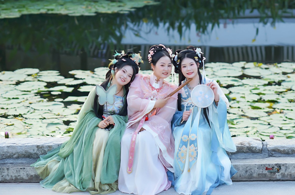 【三朵姐妹花】---露露、超超、倩倩