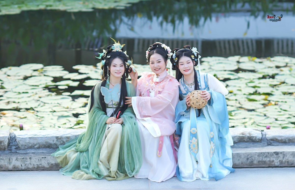 【三朵姐妹花】---露露、超超、倩倩