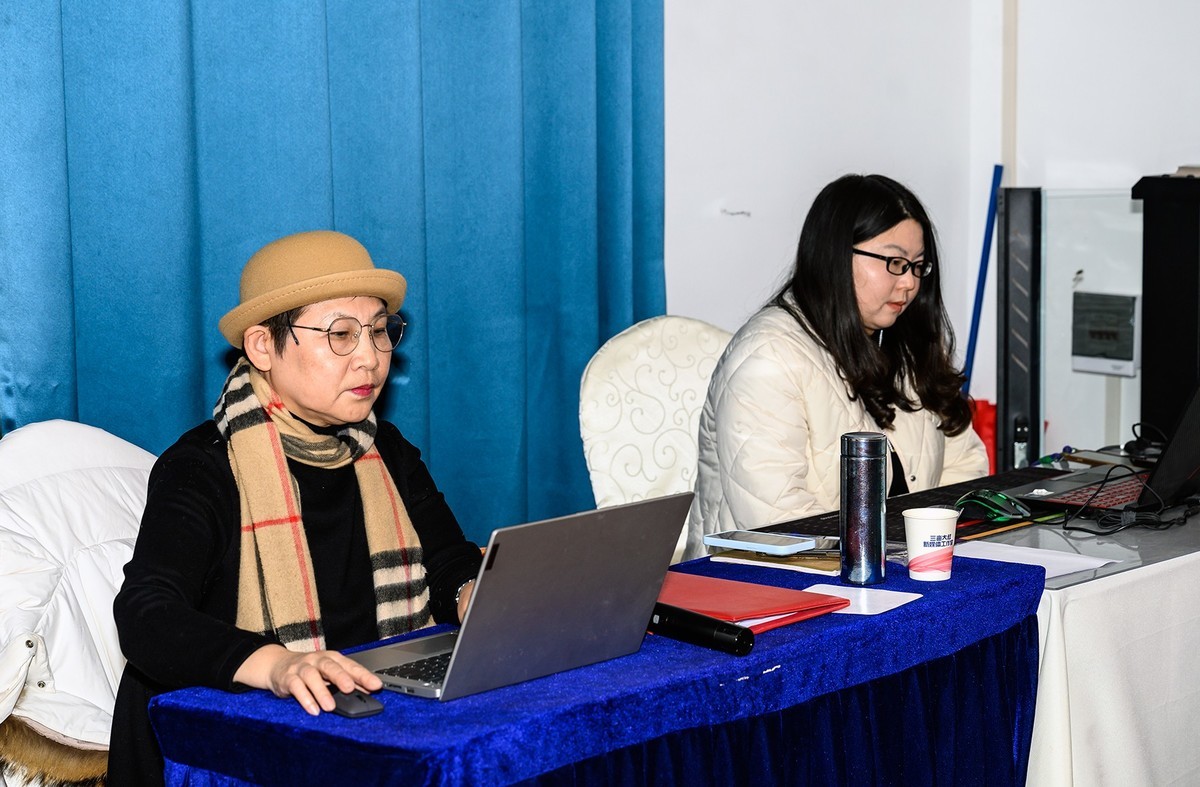 24-70f2.8+闪光灯拍活动