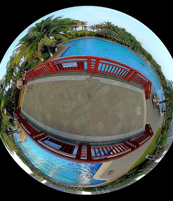 《不老松：纪实摄影》720度全景片：前六片向外放射、后三片向内放射(魚眼模式)海南临