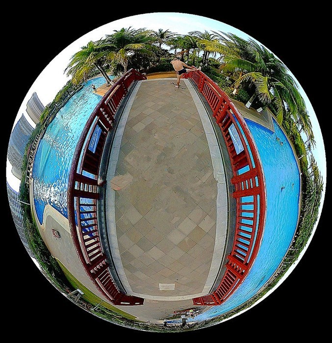 《不老松：纪实摄影》720度全景片：前六片向外放射、后三片向内放射(魚眼模式)海南临