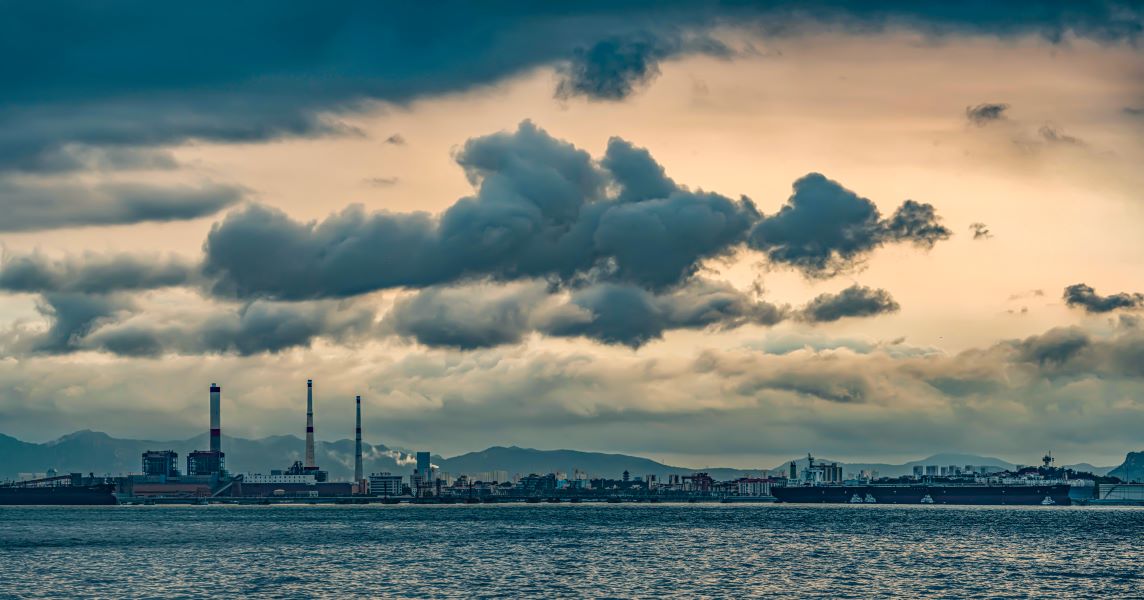 雨后金茂湾远眺