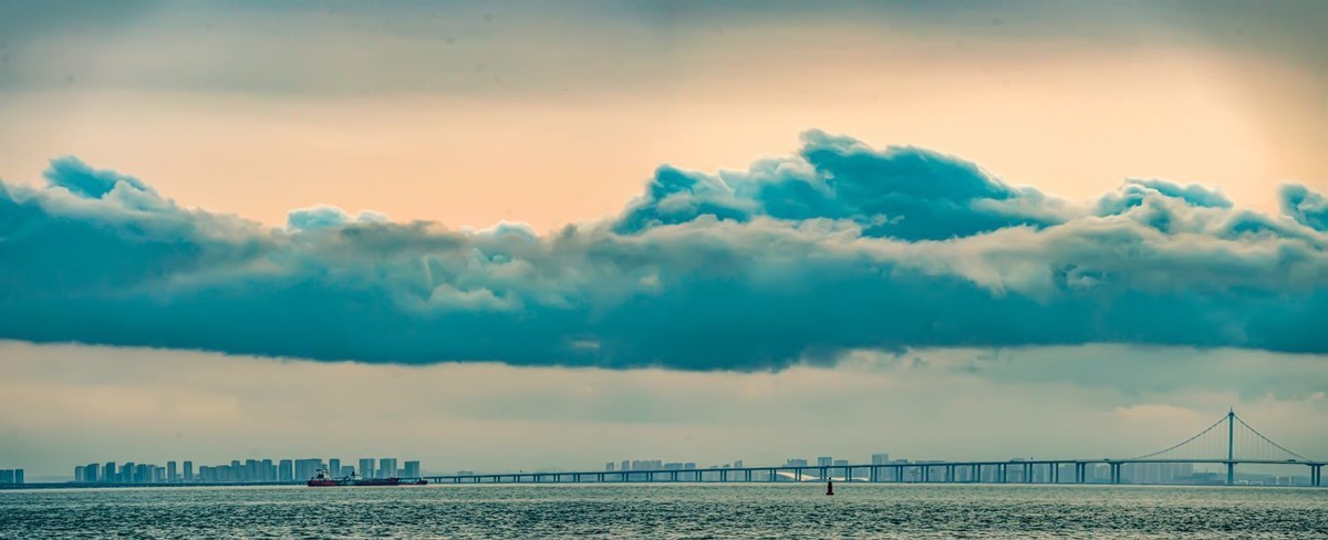 雨后金茂湾远眺