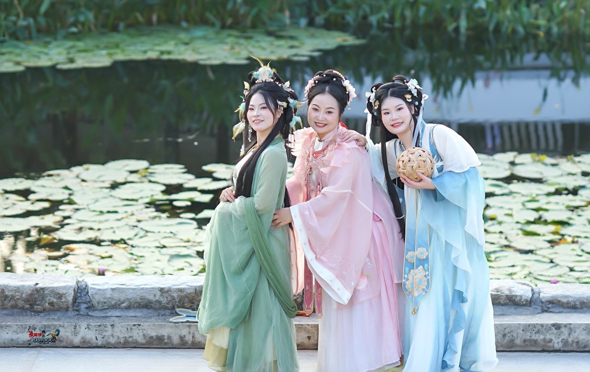 【三朵姐妹花】---露露、超超、倩倩