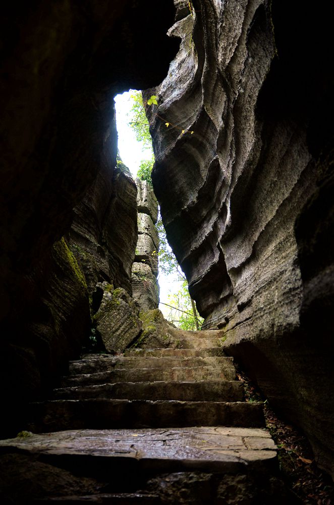 湖北恩施梭布亚石林2