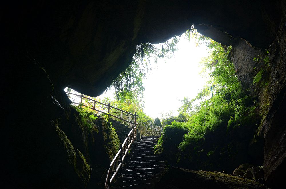 湖北恩施梭布亚石林2