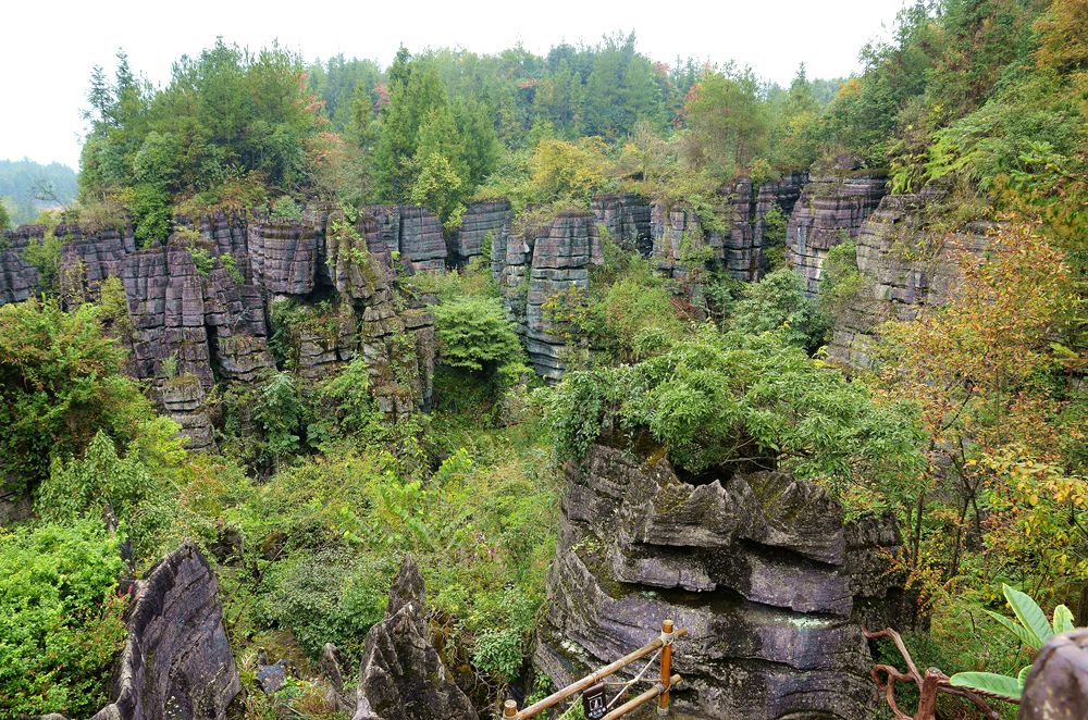 湖北恩施梭布亚石林2