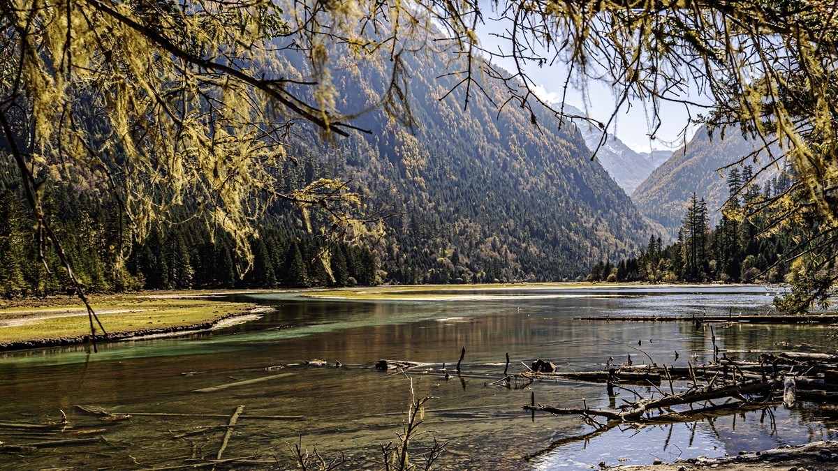 行走在318国道--初探月亮湖【10】