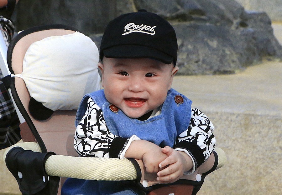 《不老松：纪实摄影》名人植物园：（4）八个月的小宝宝也来游园赏花！02