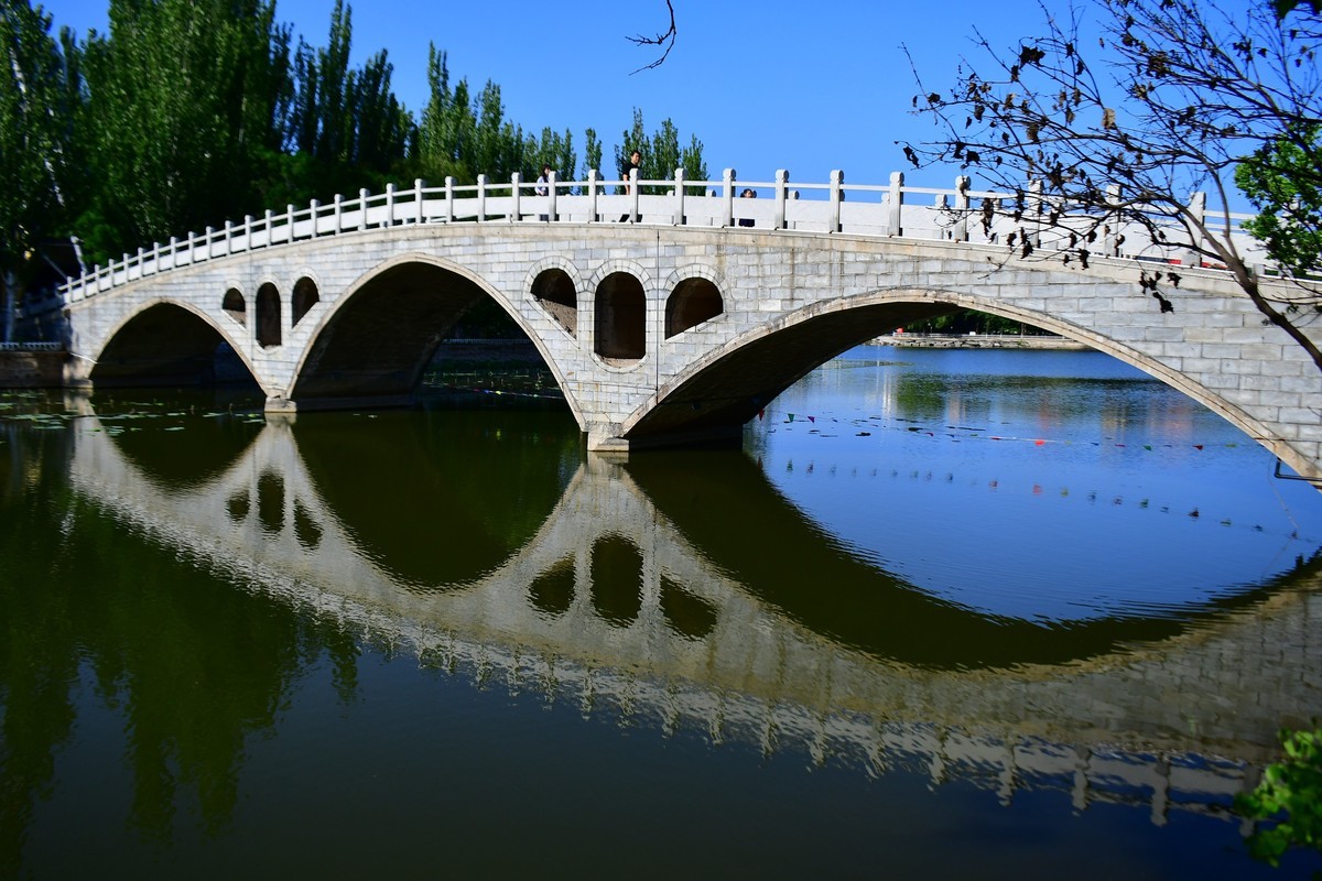 美丽的镜湖公园