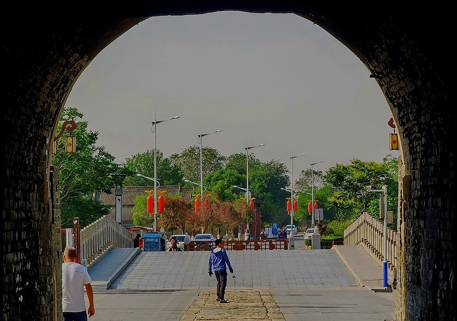 《不老松：纪实摄影》【大好河山系列报導】邯郸游摄！廣府古城 (2)古城内有私人观光車