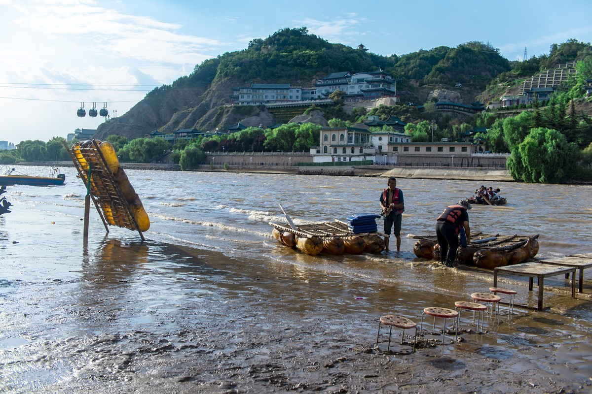 羊皮筏子渡黄河