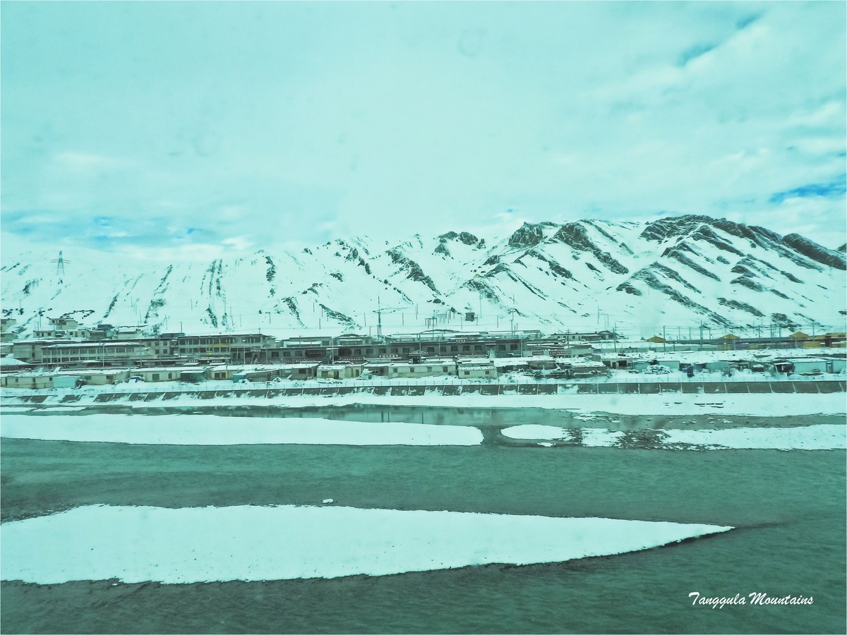 唐古拉山雪茫茫