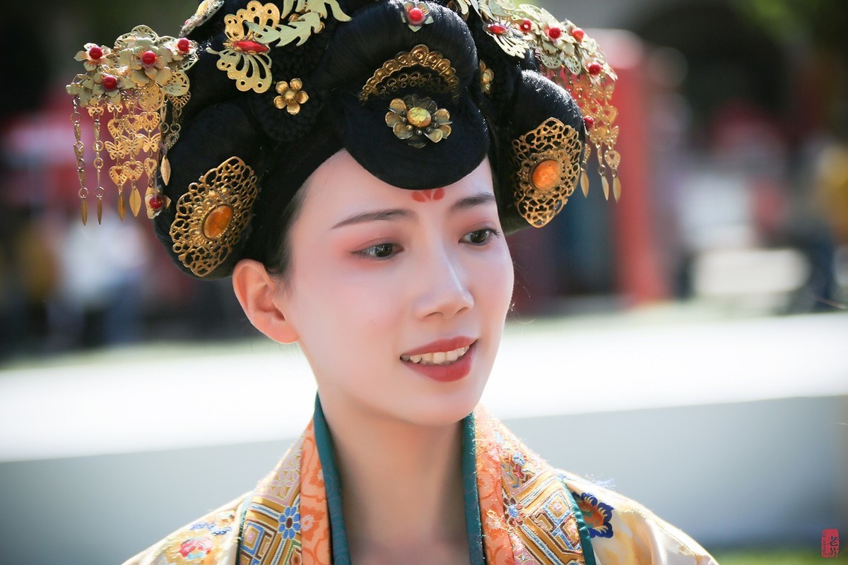 中年油腻男，国庆节追星皮卡晨小姐姐