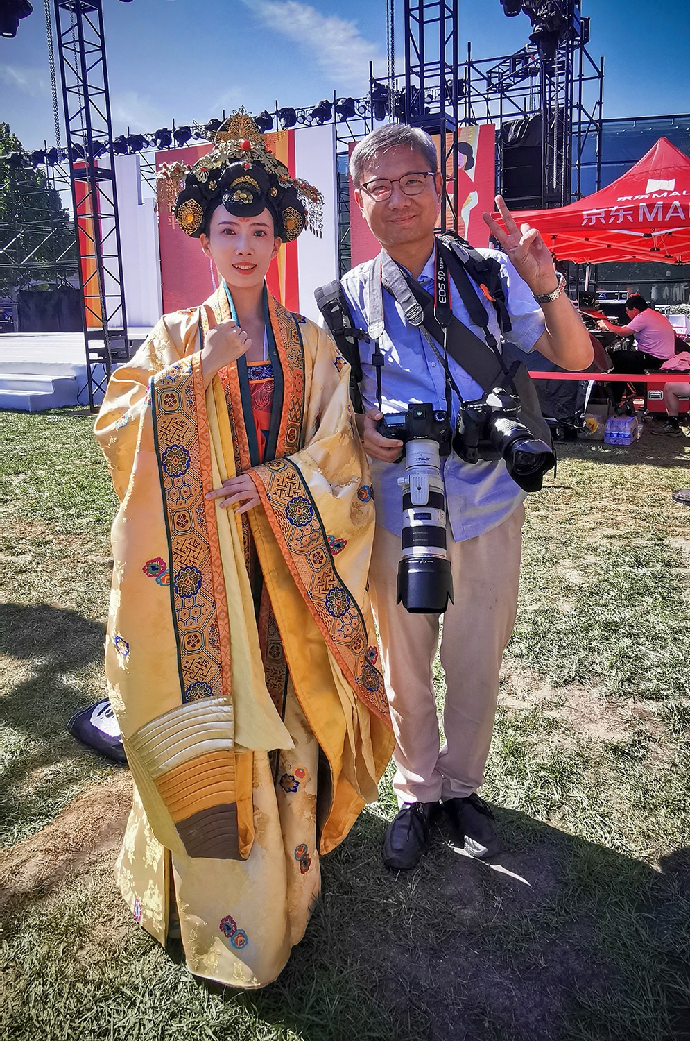 中年油腻男，国庆节追星皮卡晨小姐姐