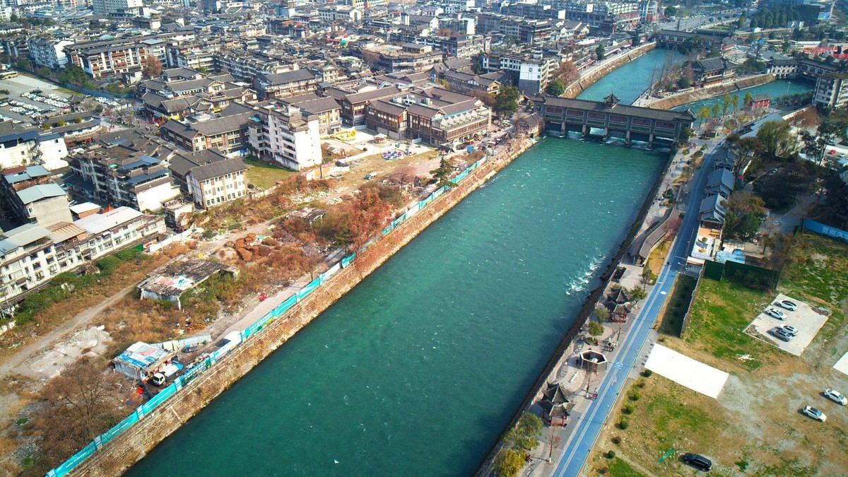 【航拍】俯瞰都江堰岷江水流哗啦啦