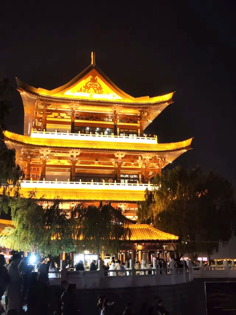 杜甫江阁亮灯了