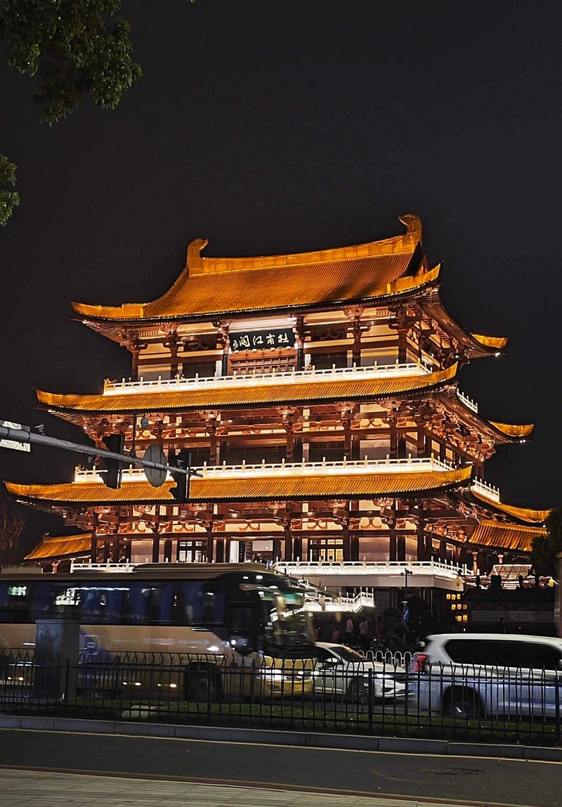 杜甫江阁亮灯了