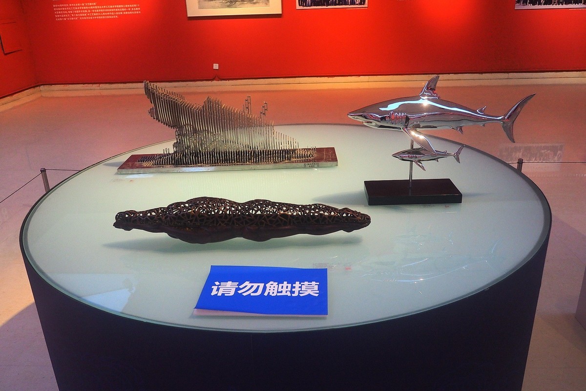 《河北工艺美术职业学院建校60周年回顾展》上