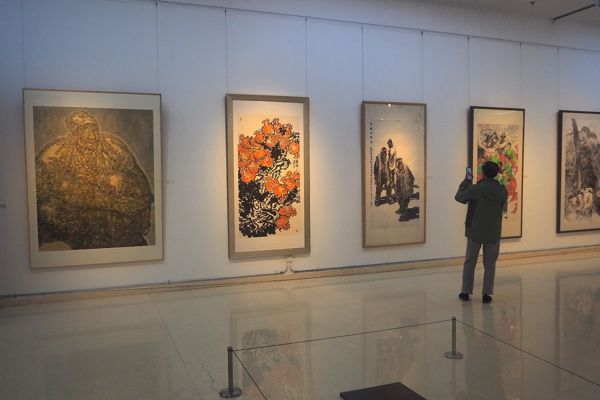 《河北工艺美术职业学院建校60周年回顾展》上